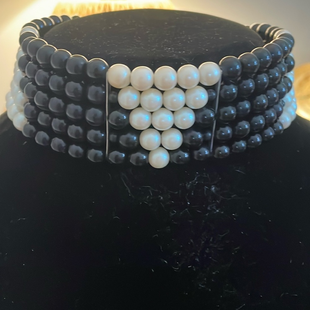 Black and white bead chocker